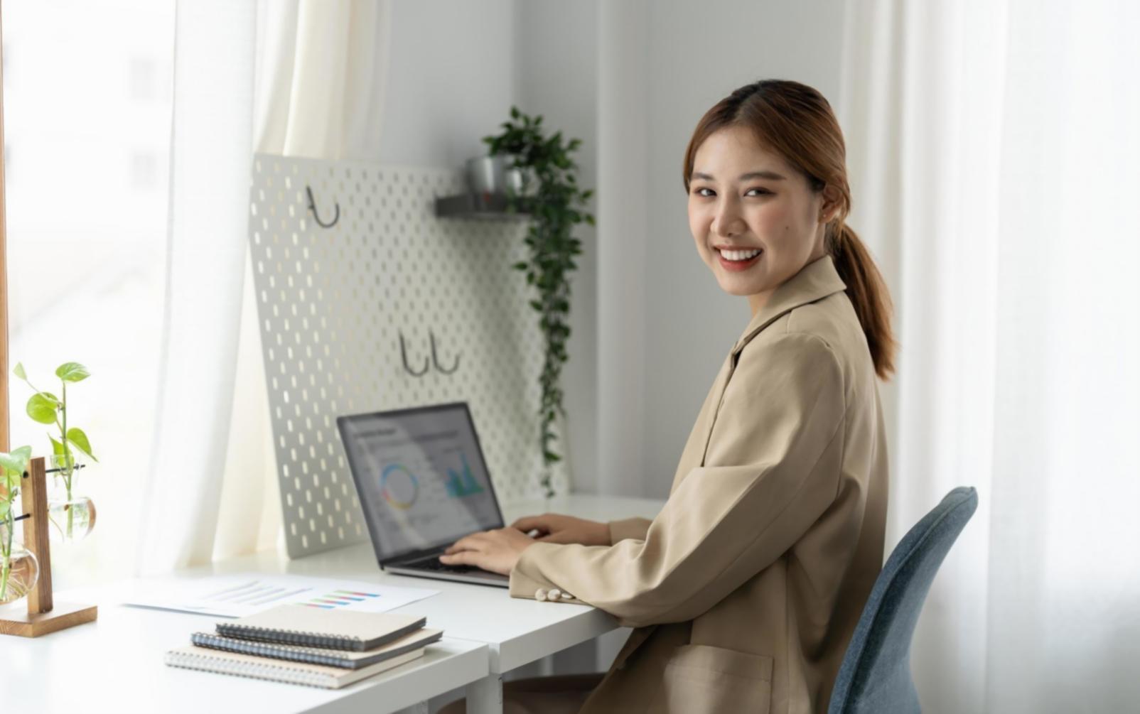 Instructor explaining web development concept on whiteboard to engaged students